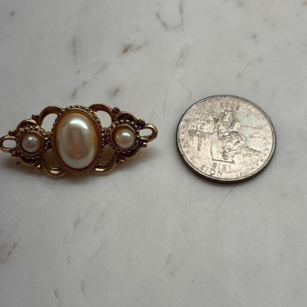Gold Tone Brooch Oval Pearl Accent Vintage Style Pin Women's Jewelry